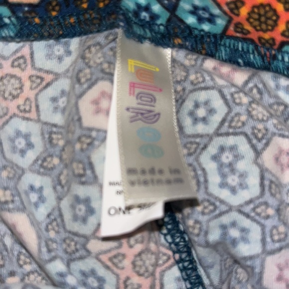 LulaRoe Outfit, XS Randy baseball sleeve top & your choice of 1 size leggings - Picture 8 of 8